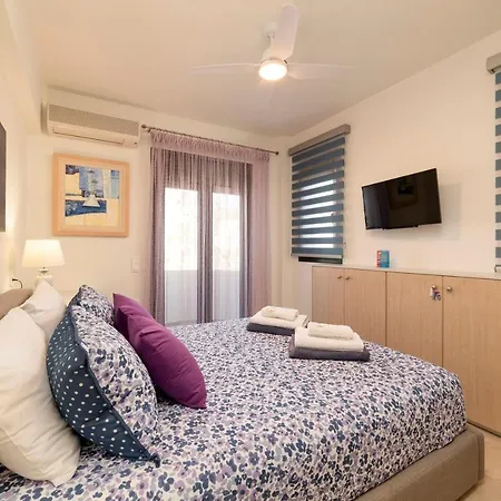 Paradisos Luxury Next To Villa *