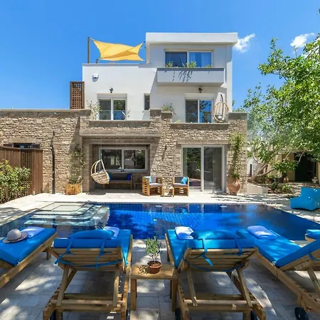 Paradisos Luxury Next To Koutsourás